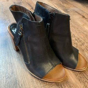 Miz Mooz Shoes. Size 37 (7)